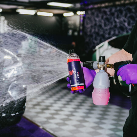 Pre-washing agents and foams